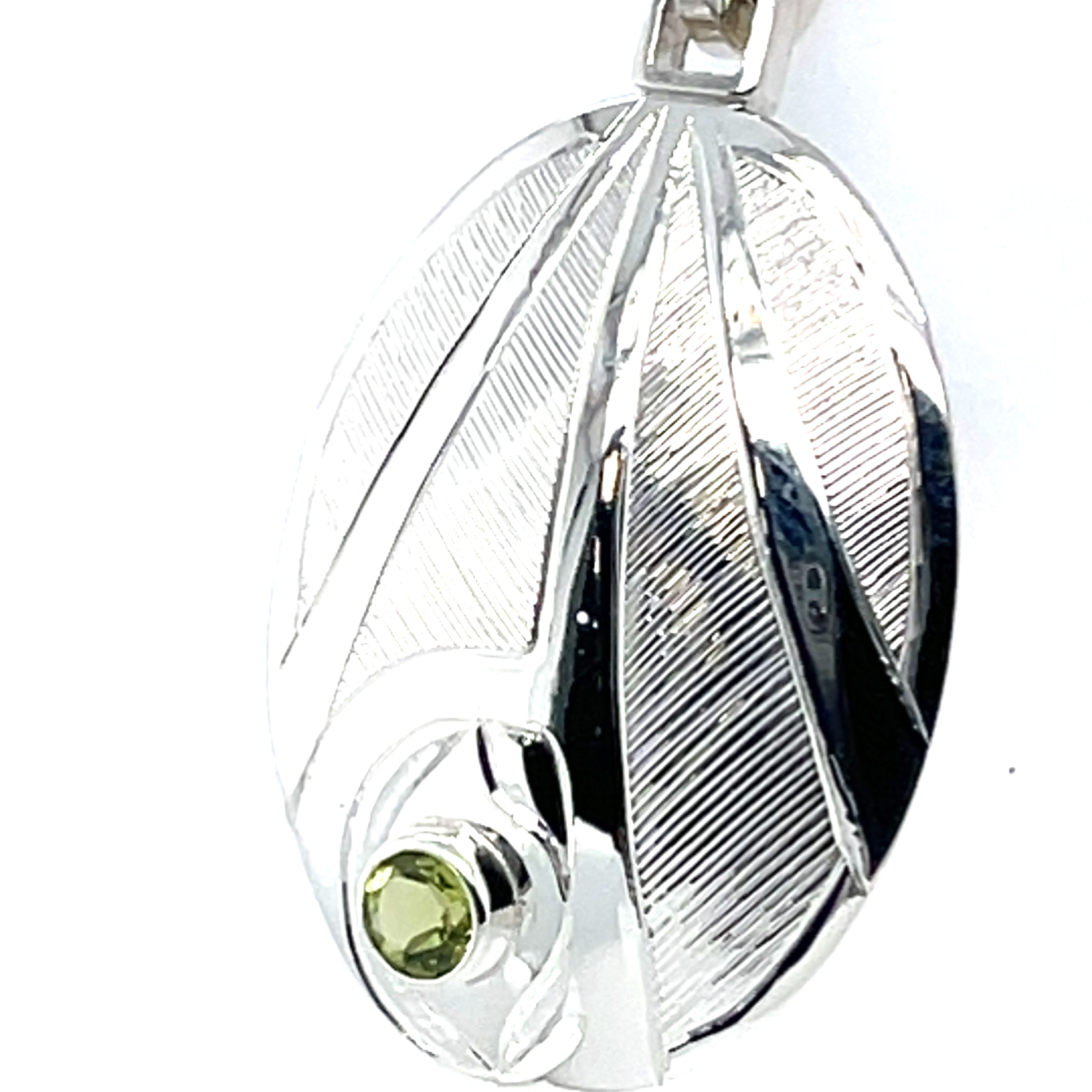 Pendant - Sterling Silver - Oval - Hummingbird - Peridot